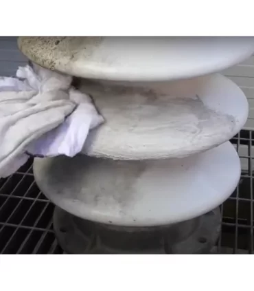 Lavage de dépôts poussières et saletés superficielles sur les surfaces haute tension